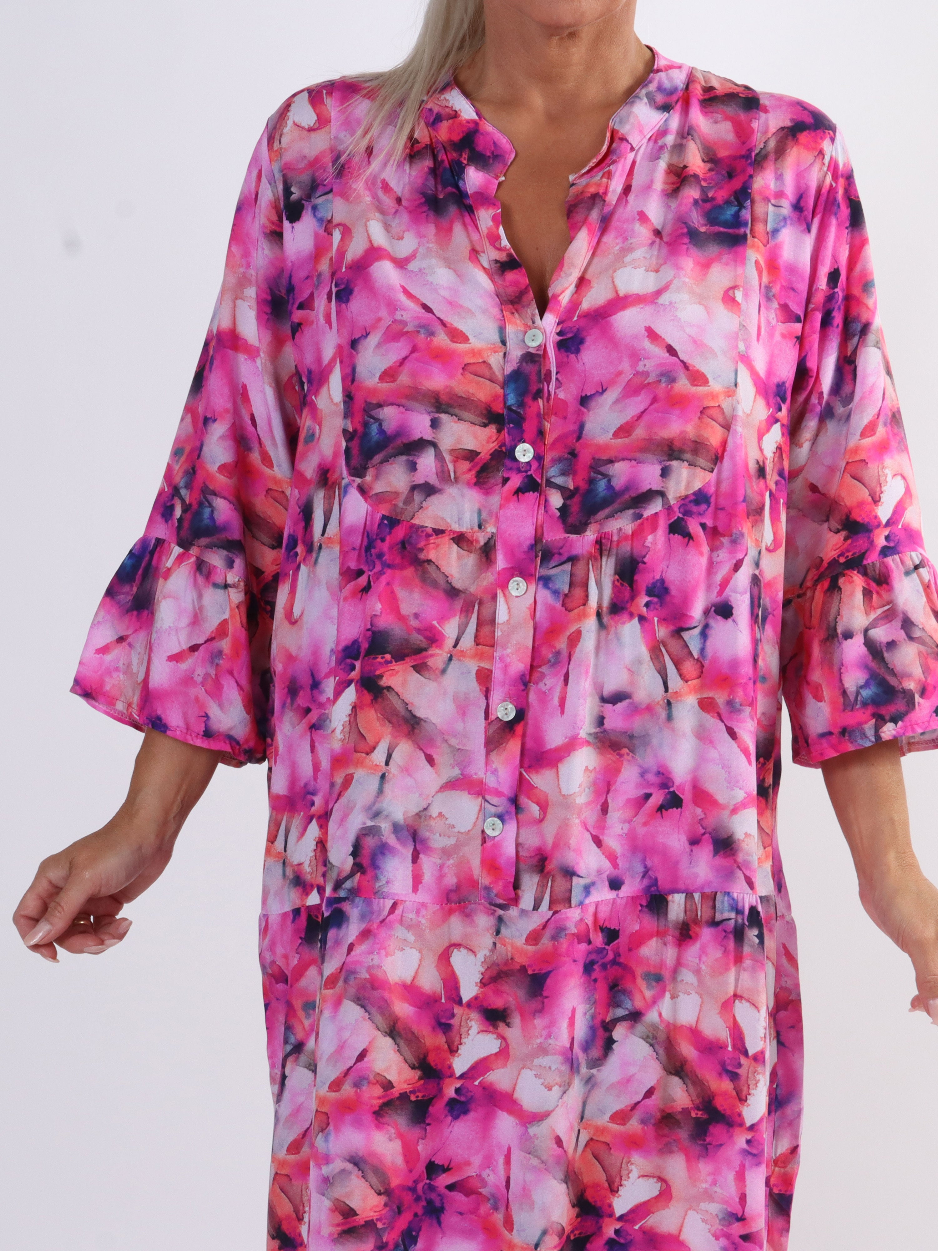 Timian - Lang plus size mønstret kjole med lag på lag look